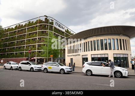 Gare routière de Gloucester transport Hub, avec station de taxi, Station Road, Gloucester, Gloucestershire, Royaume-Uni - 1er mai 2025 photo de Andrew Higgins/Thousand WO Banque D'Images
