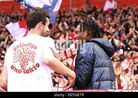 Junior Adamu (SC Freiburg) était le héros célèbre après avoir marqué deux buts dans le 1er FBL : 25 : 3e Sptg. SC Freiburg - VfL Bochum DFL RÈGLEMENTS P Banque D'Images