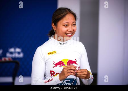 Miami Gardens, Etats-Unis. 02 mai 2025. CHAMBERS Chloe (usa), Campos Racing, Tatuus F4-T421, portrait lors de la 3ème manche du Championnat de F1 Academy 2025 du 2 au 4 mai 2025 sur l'Autodrome international de Miami, à Miami Gardens, Floride, États-Unis d'Amérique - photo Eric Alonso/DPPI crédit : DPPI Media/Alamy Live News Banque D'Images