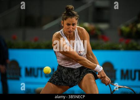 4 mai 2022, Madrid, Madrid, Espagne : SARA SORRIBES TORMO (ESP) retourne le ballon à Sara Sorribes Tormo (EEP) au jour 7 de l'Open de Madrid 2022. (Crédit image : © Matthias Oesterle/ZUMA Press Wire) Banque D'Images