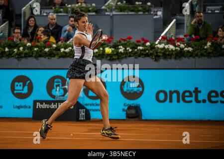 4 mai 2022, Madrid, Madrid, Espagne : SARA SORRIBES TORMO (ESP) retourne le ballon à Sara Sorribes Tormo (EEP) au jour 7 de l'Open de Madrid 2022. (Crédit image : © Matthias Oesterle/ZUMA Press Wire) Banque D'Images
