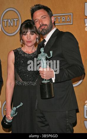 LOS ANGELES, CA - JANVIER 27 : Ben Affleck pose dans la salle de presse lors de la 19e cérémonie annuelle Screen Actors Guild Awards qui s'est tenue au Shrine Auditorium le 27 janvier 2013 à Los Angeles, Californie. Personnes : Ben Affleck. (Crédit image : © SMG via ZUMA Press Wire) Banque D'Images