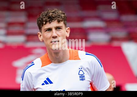 The City Ground, Nottingham, Royaume-Uni. 1er mai 2025. Premier League Football, Nottingham Forest versus Brentford ; Nottingham Forests Ryan Yates Credit : action plus Sports/Alamy Live News Banque D'Images