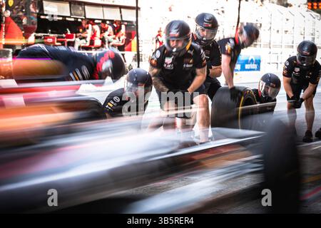 20 mai 2022, Barcelone, Catalogne, Espagne : MAX VERSTAPPEN (NED) de l'équipe Red Bull Racing dans sa RB18 arrive à l'arrêt au stand lors de la deuxième séance d'essais du GP espagnol sur le circuit de Catalunya (crédit image : © Matthias Oesterle/ZUMA Press Wire) Banque D'Images