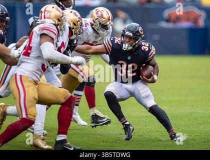 11 septembre 2022 : Chicago, Illinois, États-Unis - Chicago Bears #32 David Montgomery court avec le ballon pendant le match entre les 49ers de San Francisco et les Bears de Chicago au Soldier Field à Chicago, il. (Crédit image : © Mike Wulf/CSM via ZUMA Press Wire) Banque D'Images