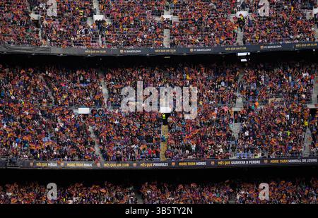 22 avril 2022 : Nouveau record de spectateurs, 91638 spectateurs, pour un match féminin au FC Barcelone contre VFL Wolfsburg, demi-finale de la ligue des champions de l'UEFA au Nou Camp, Barcelone, Espagne. Kim Price/CSM.(image de crédit : © Kim Price/CSM via ZUMA Press Wire) Banque D'Images