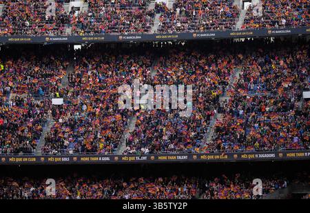 22 avril 2022 : Nouveau record de spectateurs, 91638 spectateurs, pour un match féminin au FC Barcelone contre VFL Wolfsburg, demi-finale de la ligue des champions de l'UEFA au Nou Camp, Barcelone, Espagne. Kim Price/CSM.(image de crédit : © Kim Price/CSM via ZUMA Press Wire) Banque D'Images