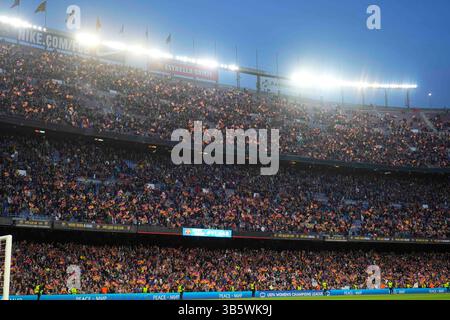 22 avril 2022 : Nouveau record de spectateurs pour un match féminin au FC Barcelone contre le VFL Wolfsburg, demi-finale de la ligue des champions de l'UEFA au Nou Camp, Barcelone, Espagne. Kim Price/CSM.(image de crédit : © Kim Price/CSM via ZUMA Press Wire) Banque D'Images