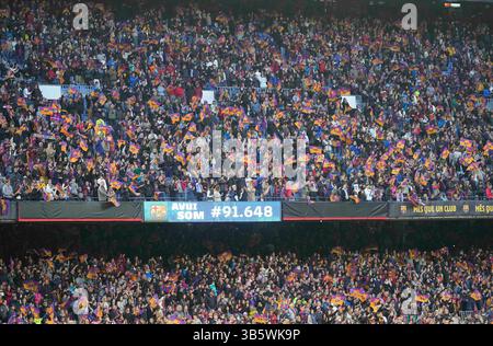 22 avril 2022 : Nouveau record de spectateurs pour un match féminin au FC Barcelone contre le VFL Wolfsburg, demi-finale de la ligue des champions de l'UEFA au Nou Camp, Barcelone, Espagne. Kim Price/CSM.(image de crédit : © Kim Price/CSM via ZUMA Press Wire) Banque D'Images