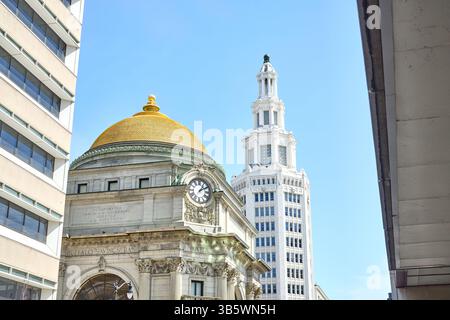 Buffalo, État de New York L'Electric Tower Historical Landmark construit en 1912 et la Buffalo Savings Bank est couverte d'un dôme Banque D'Images