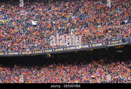 22 avril 2022 : Nouveau record de spectateurs, 91638 spectateurs, pour un match féminin au FC Barcelone contre VFL Wolfsburg, demi-finale de la ligue des champions de l'UEFA au Nou Camp, Barcelone, Espagne. Kim Price/CSM.(image de crédit : © Kim Price/CSM via ZUMA Press Wire) Banque D'Images