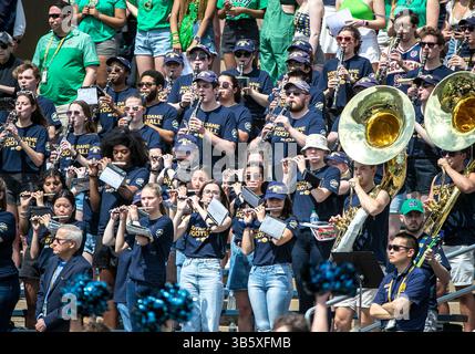 23 avril 2022 : le groupe notre Dame se produit lors du match de football annuel Blue-Gold Spring de notre Dame au stade notre Dame de South Bend, Indiana. L'or a vaincu Blue 13-10. John Mersits/CSM.(image de crédit : © John Mersits/CSM via ZUMA Press Wire) Banque D'Images