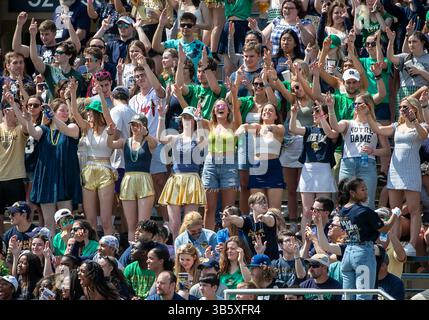 23 avril 2022 : section étudiante notre Dame lors du match annuel de football Blue-Gold Spring de notre Dame au stade notre Dame de South Bend, Indiana. L'or a vaincu Blue 13-10. John Mersits/CSM.(image de crédit : © John Mersits/CSM via ZUMA Press Wire) Banque D'Images