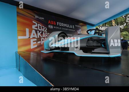 29 mai 2022 : Jakarta, Indonésie, 29 mai 2022 : réplique de voiture de formule E exposée pendant la journée sans voiture à Jakarta. Le concours de formule E aura lieu à Jakarta le 4 juin 2022. (Crédit image : © Donal Husni/ZUMA Press Wire) Banque D'Images