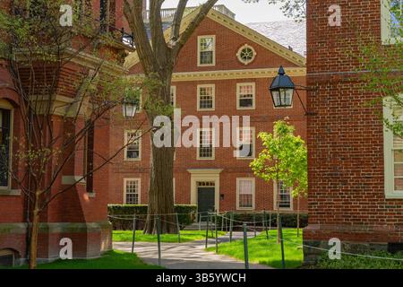 Cambridge, ma, États-Unis - 1er mai 2025 : campus de cette université privée de recherche Ivy League. Banque D'Images
