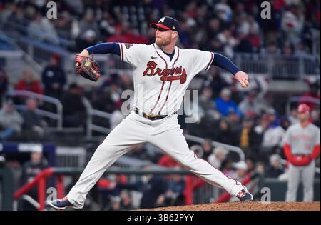 09 avril 2022 : Will Smith, lanceur des Braves d'Atlanta, livre un pitch lors de la neuvième manche d'un match de la MLB contre les Reds de Cincinnati au Truist Park à Atlanta, Géorgie. Austin McAfee/CSM(image de crédit : Banque D'Images