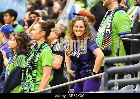 14 juin 2022 : un fan des Seattle Sounders célèbre après le premier but de l'équipe lors du match de football MLS entre les Vancouver Whitecaps FC et Seattle Sounders FC au Lumen Field à Seattle, WA. Steve Faber/CSM (crédit image : © Steve Faber/CSM via ZUMA Press Wire) Banque D'Images