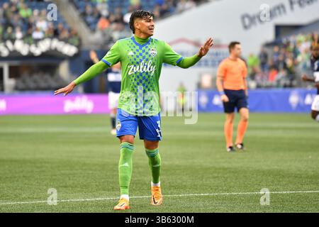 14 juin 2022 : le défenseur des Seattle Sounders, Xavier Arreaga, rallie l'équipe lors de la première moitié du match de soccer MLS entre les Whitecaps de Vancouver et les Seattle Sounders FC au Lumen Field à Seattle, WA. Steve Faber/CSM (crédit image : © Steve Faber/CSM via ZUMA Press Wire) Banque D'Images