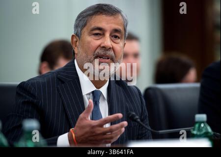 23 mars 2022, Washington, District de Columbia, États-Unis : Sanjay Mehrotra, le président-directeur général, Micron, comparaît devant une audience du Comité sénatorial du commerce, de la science et des transports pour examiner le développement de la technologie de prochaine génération pour l'innovation, dans l'édifice du Sénat Russell à Washington, DC, le mercredi 23 mars 2022 (image de crédit : © Rod Lamkey/CNP via ZUMA Press Wire) Banque D'Images