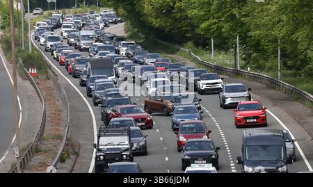 Brighton, Royaume-Uni. 3 mai 2025. Embouteillages se dirigeant vers Brighton sur la côte sud alors que le temps chaud continue au Royaume-Uni crédit : James Boardman/Alamy Live News Banque D'Images
