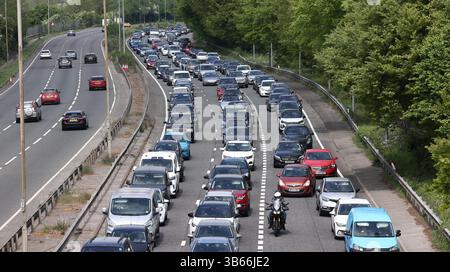 Brighton, Royaume-Uni. 3 mai 2025. Embouteillages se dirigeant vers Brighton sur la côte sud alors que le temps chaud continue au Royaume-Uni crédit : James Boardman/Alamy Live News Banque D'Images