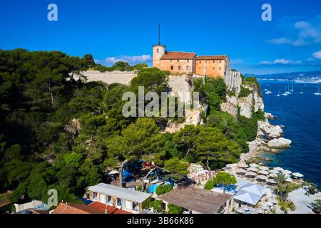 France, Alpes-Maritimes, Cannes, Îles de Lérins, Île Sainte-Marguerite, vue aérienne du fort royal (XVIIe siècle) prison de l'homme dans le fer Banque D'Images