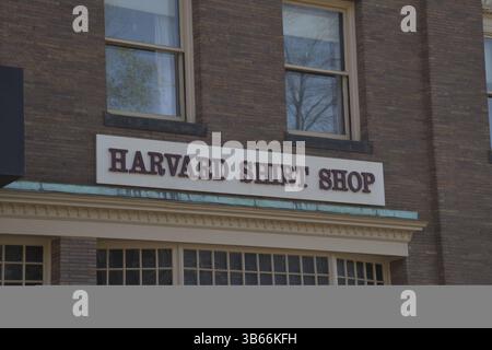 Cambridge, ma, États-Unis. 2 mai 2025. Scènes de la région de l'Université Harvard (crédit image : © Kenneth Martin/ZUMA Press Wire) USAGE ÉDITORIAL SEULEMENT ! Non destiné à UN USAGE commercial ! Banque D'Images
