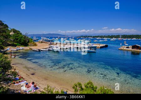France, Alpes-Maritimes (06), Cannes, Îles de Lérins, Île Saint-Honorat, port Saint-Honorat (le Port des moines) Banque D'Images