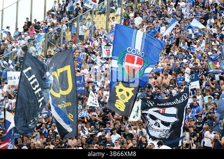 Parme, Italie. 03 mai 2025. Supporter de Côme lors du match de football Serie A Enilive entre Parme et Côme au stade Ennio Tardini de Parme, samedi 3 mai 2025. Sport - Football. (Photo de Gianni Santandrea/LaPresse) crédit : LaPresse/Alamy Live News Banque D'Images