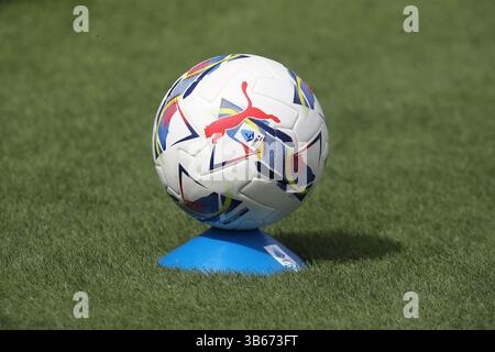 Parme, Italie. 03 mai 2025. Match ball pendant le match de football Serie A Enilive entre Parme et Côme au stade Ennio Tardini de Parme, samedi 3 mai 2025. Sport - Football. (Photo de Gianni Santandrea/LaPresse) crédit : LaPresse/Alamy Live News Banque D'Images