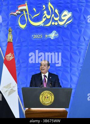 Le président égyptien Abdel Fattah El-Sisi participe aux célébrations de la fête du travail au siège de la SUEZ Steel Company le président égyptien Abdel Fattah El-Sisi participe aux célébrations de la fête du travail au siège de la SUEZ Steel Company à Suez City, le 3 mai 2025. Photo par le Président égyptien Office apaimages Suez le Caire Egypte 030525 Egypt EPO 0020 Copyright : xapaimagesxEgyptianxPresidentxOfficexxapaimagesx Banque D'Images