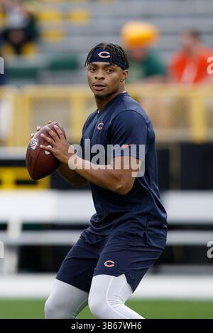 18 septembre 2022 : le quarterback Justin Fields des Chicago Bears s'échauffe avant le match de football NFL entre les Chicago Bears et les Green Bay Packers au lambeau Field à Green Bay, Wisconsin. Darren Lee/CSM (crédit image : © Darren Lee/CSM via ZUMA Press Wire) Banque D'Images