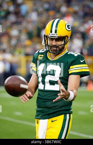 18 septembre 2022 : le quarterback Aaron Rodgers (12 ans) des Green Bay Packers se réchauffe avant le match de football NFL entre les Chicago Bears et les Green Bay Packers au lambeau Field à Green Bay, Wisconsin. Darren Lee/CSM (crédit image : © Darren Lee/CSM via ZUMA Press Wire) Banque D'Images