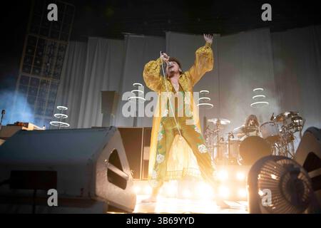 26 août 2022, Calgary, Alberta, Canada : Josh Kiszka de Greta Van Fleet se produit au Scotibank Saddledome à Calgary, Alberta. (Crédit image : © Baden Roth/ZUMA Press Wire) Banque D'Images