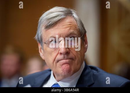 19 juillet 2022, Washington, District of Columbia, États-Unis : Richard E. Powers, Jr., Esq., associé et chef du groupe de pratiques énergétiques, Venable LLP, comparaît devant une audience du Comité sénatorial sur l’énergie et les ressources naturelles pour examiner les autorités réglementaires fédérales régissant le développement des pipelines d’hydrogène inter-états, des installations de stockage, d’importation et d’exportation, dans l’immeuble de bureaux du Sénat Dirksen à Washington, DC, le mardi 19 juillet 2022 (crédit image : © Rod Lamkey/CNP via ZUMA Press Wire) Banque D'Images