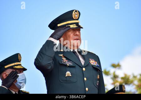 19 juillet 2022, Bogota, Cundinamarca, Colombie : le général militaire compagnon des forces armées colombiennes Luis Fernando Navarro lors de la cérémonie d'honneurs aux familles des militaires tombés au combat avant le défilé du jour de l'indépendance de la Colombie qui a lieu le 20 juillet, à Bogota, Colombie, le 19 juillet 2022. Photo par : Cristian Bayona/long Visual Press (crédit image : © Cristian Bayona/LongVisual via ZUMA Press Wire) Banque D'Images