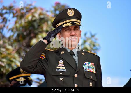 19 juillet 2022, Bogota, Cundinamarca, Colombie : Manuel Antionio Vasquez, maire de la police colombienne, est vu lors de la cérémonie des honneurs aux familles des militaires tombés au combat avant le défilé du jour de l'indépendance de la Colombie qui a lieu le 20 juillet, à Bogota, Colombie, le 19 juillet 2022. Photo par : Cristian Bayona/long Visual Press (crédit image : © Cristian Bayona/LongVisual via ZUMA Press Wire) Banque D'Images