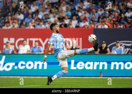 23 juillet 2022, Bronx, New York, États-Unis : le milieu de terrain du New York City FC VALENTIN CASTELLANOS #11 contrôle le ballon lors de la deuxième mi-temps contre l'Inter Miami au Yankee Stadium dans le Bronx, NY. Le New York City FC bat l'Inter Miami 2-0 (crédit image : © Mark Smith/ZUMA Press Wire) Banque D'Images