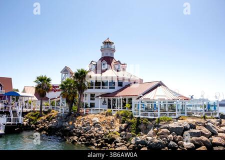 Long Beach, Californie, États-Unis - 09-07-2019 : vue du restaurant Parkers' Lighthouse à Shoreline Village. Banque D'Images