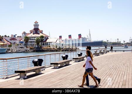 Long Beach, Californie, États-Unis - 09-07-2019 : une vue des gens sur la promenade. Banque D'Images