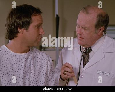 Fletch (1985) Chevy Chase : Irwin 'Fletch' Fletcher M. Emmet Walsh : Dr Joseph Dolan *Filmstill - usage éditorial seulement* Voir instructions spéciales. CAP/PLF image fournie par Capital Pictures Banque D'Images