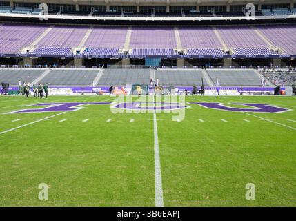 18 novembre 2023 : logo TCU Horned Frogs Field avant le match de football NCAA entre les Baylor Bears et TCU Horned Frogs au stade Amon G. carter à Fort Worth, Texas. Matthew Lynch/CSM (crédit image : © Matthew Lynch/CSM via ZUMA Press Wire) Banque D'Images