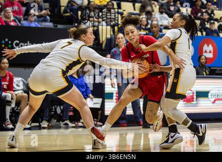 25 février 2024 Berkeley, CA États-Unis la garde de l'Arizona Jada Williams (2) se dirige vers le panier lors du match de basket féminin de la NCAA entre les Wildcats de l'Arizona et les Golden Bears de Californie. Arizona a battu la Californie 87-68 au Haas Pavilion Berkeley Calif. Thurman James / CSM (crédit image : © Thurman James/CSM via ZUMA Press Wire) Banque D'Images