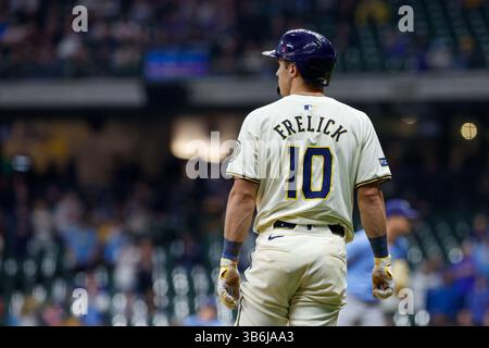 29 avril 2024 : Sal Frelick (10 ans), survolteur des Milwaukee Brewers, lors du match entre les Milwaukee Brewers et les Tampa Bay Rays à l'American Family Field à Milwaukee, WISCONSIN. Darren Lee/CSM (image de crédit : Banque D'Images