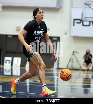 9 mars 2024 - le garde de Hawai'i Rainbow Wahine MeiLani McBee #23 lors d'un match entre les Bakersfield Roadrunners du CSU et les Hawai'i Rainbow Wahine au Centre Icardo de Bakersfield, CA - Michael Sullivan/CSM (crédit image : © Michael Sullivan/CSM via ZUMA Press Wire) Banque D'Images