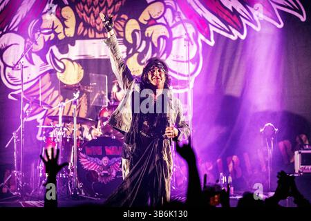 17 février 2024, Oslo, Copenhague, Norvège : Oslo, Norvège. 17 février 2024. Le groupe norvégien de glam rock Wig Wam donne un concert au Rockefeller à Oslo. Ici, le chanteur Glam est vu en direct sur scène. (Crédit image : © Terje Dokken/Gonzales photo via ZUMA Press) Banque D'Images