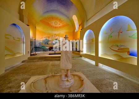 France, Alpes-Maritimes, Saint Paul de Vence, célèbre village perché sur la Côte d'Azur, chapelle des Pénitents blancs décorée par Folon Banque D'Images