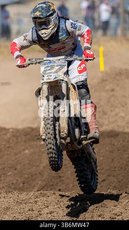 01 juin 2024 Sacramento, CA États-Unis Malcolm Stewart Rockstar Energy Husqvarna Factory Racing(27)prenez l'air dans la section 27-28 pendant le championnat Pro Motocross 450 au Hangtown Classic Sacramento, CA Thurman James / CSM (crédit image : © Thurman James/CSM via ZUMA Press Wire) Banque D'Images