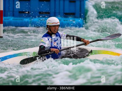 26 avril 2024 :.Isabell Altman participe aux essais par équipes olympiques américaines pour le kayak Slalom à Riversport à Oklahoma City, OK. Ron Lane (crédit image : © Ron Lane/CSM via ZUMA Press Wire) Banque D'Images