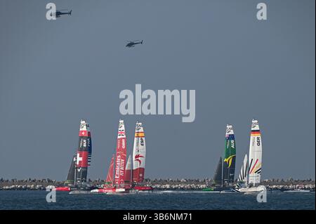 9 décembre 2023, New Delhi, Delhi, Inde : Sailors participe à la première journée du SailGP, à Dubaï, Émirats arabes Unis, le 9 décembre 2023. (Crédit image : © Kabir Jhangiani/ZUMA Press Wire) Banque D'Images